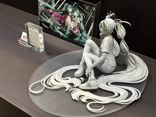 初音未来×米山舞 The Latest Street Style 