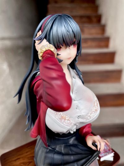 制服 伊蒂丝