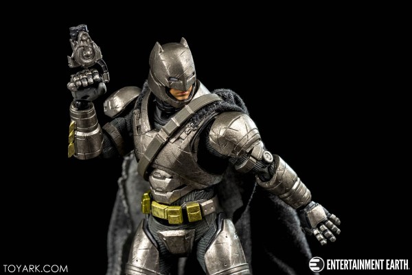 MAFEX No.023 装甲 蝙蝠侠 『蝙蝠侠 vs 超人 正义黎明』
