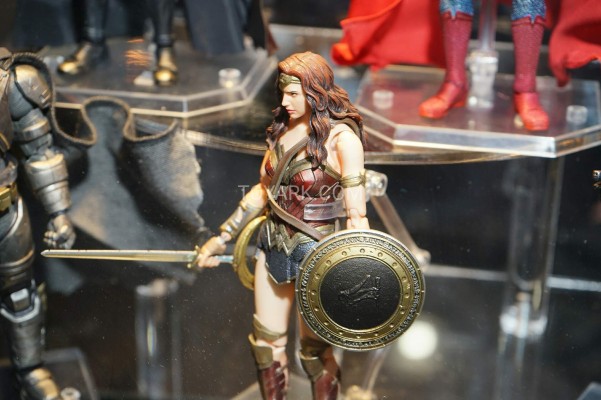 MAFEX No.024 神奇女侠 『蝙蝠侠 vs 超人 正义黎明』