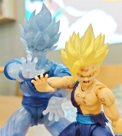 S.H.Figuarts 龙珠Z 超级赛亚人孙悟空+超级赛亚人2孙悟饭 -展会限定版-