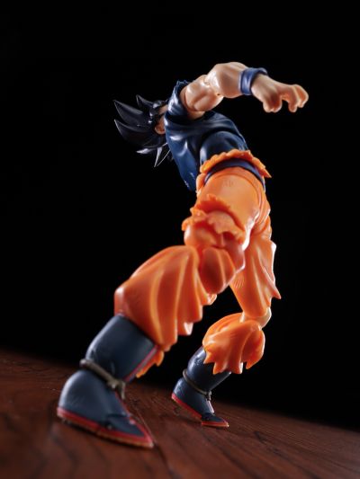 S.H.Figuarts 龙珠超 孙悟空 自在极意功 “兆”