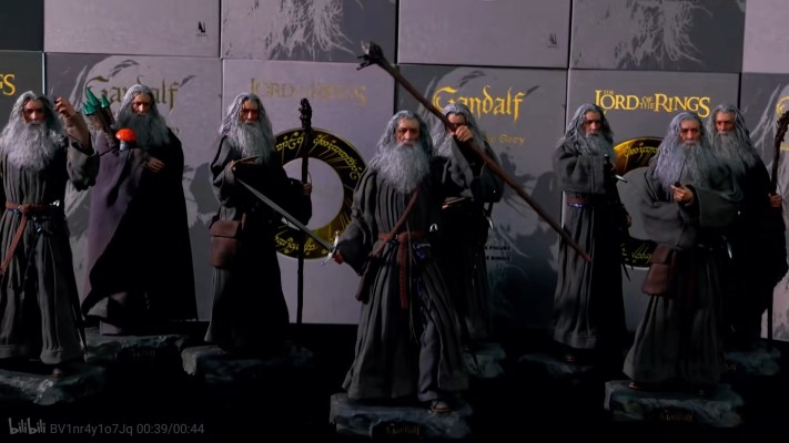 指环王 甘道夫（灰袍） 收藏级可动人偶