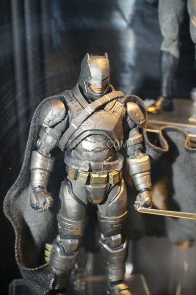 MAFEX No.023 装甲 蝙蝠侠 『蝙蝠侠 vs 超人 正义黎明』