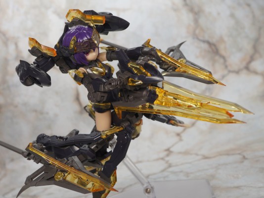 机甲少女 黑皙魔鹫