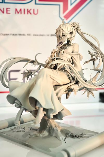 初音未来 月西江