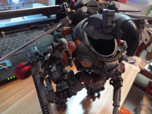 铁骸06空天作战机甲轰击型