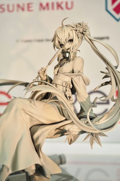 初音未来 月西江