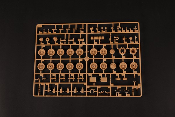 编号:84567 1/35 装甲车辆系列 现代德BPz2“水牛”装甲救援车