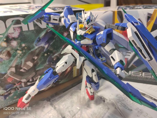 MG 1/100 机动战士高达00 先驱者的觉醒 GNT-0000 00 Qan[T] （00量子型） 