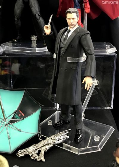 MAFEX 正义联盟 布鲁斯・韦恩