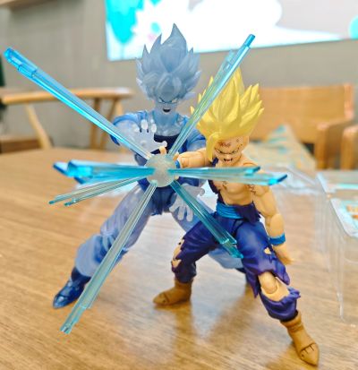 S.H.Figuarts 龙珠Z 超级赛亚人孙悟空+超级赛亚人2孙悟饭 -展会限定版-