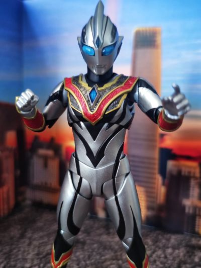 S.H.Figuarts 特利迦奥特曼 真特利迦