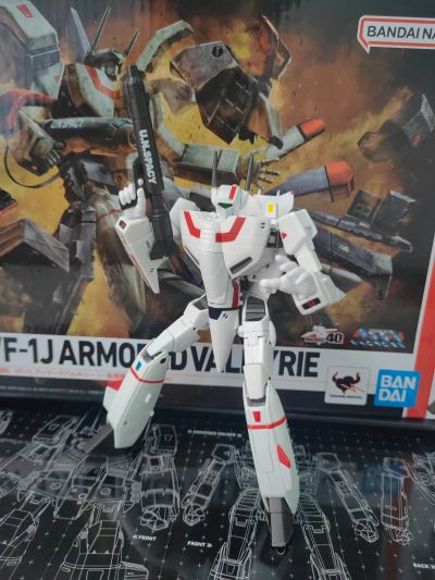 HI-METAL R 超时空要塞  VF-1J 装甲女武神（一条辉专用） 重生版