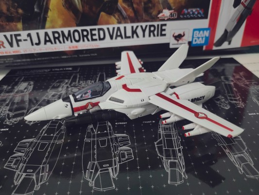 HI-METAL R 超时空要塞  VF-1J 装甲女武神（一条辉专用） 重生版