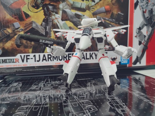 HI-METAL R 超时空要塞  VF-1J 装甲女武神（一条辉专用） 重生版
