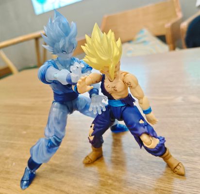 S.H.Figuarts 龙珠Z 超级赛亚人孙悟空+超级赛亚人2孙悟饭 -展会限定版-