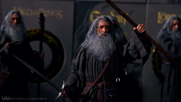 指环王 甘道夫（灰袍） 收藏级可动人偶