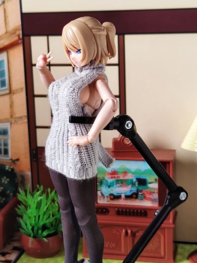 露臀手工针织毛衣