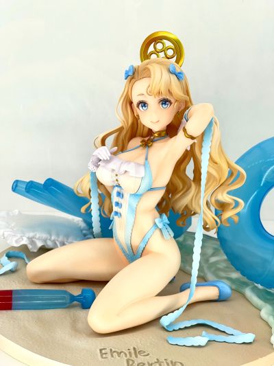 碧蓝航线 埃米尔·贝尔汀 泳装 蓝色海岸