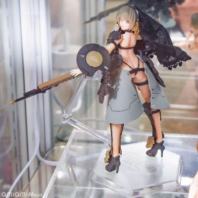 正面装甲少女 维多莉亚