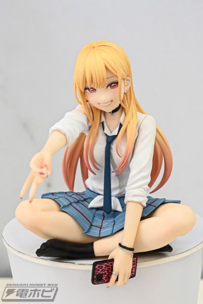 更衣人偶坠入爱河 压泡面人偶—喜多川海梦—