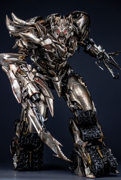 3Z0457 DLX 变形金刚5：最后的骑士 擎天柱