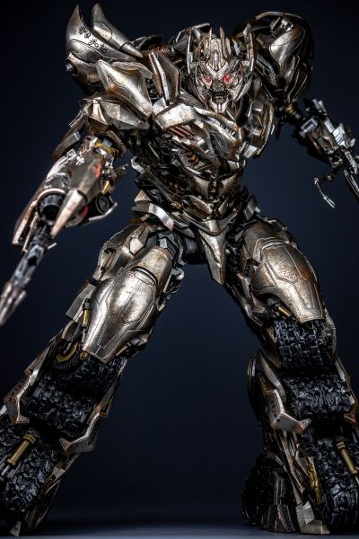 3Z0457 DLX 变形金刚5：最后的骑士 擎天柱