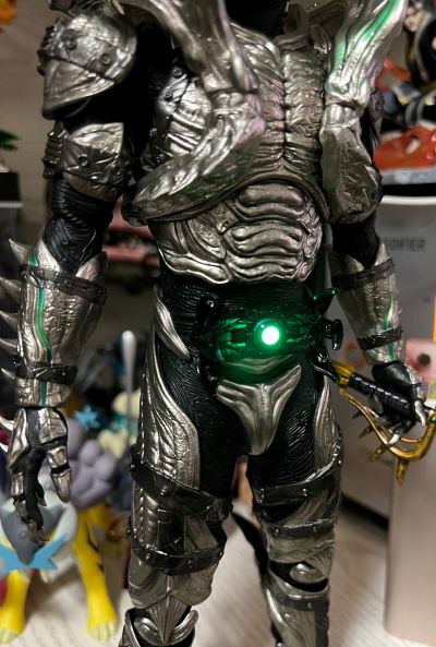 TMS101 - TMS101B 假面骑士暗日（BLACK SUN） 假面骑士影月 珍藏人偶