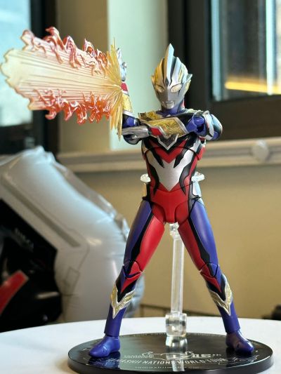 S.H.Figuarts 特利迦奥特曼 真特利迦