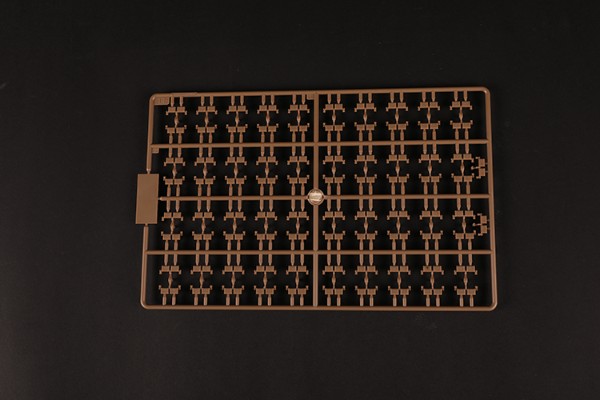 编号:84567 1/35 装甲车辆系列 现代德BPz2“水牛”装甲救援车