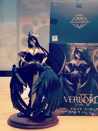 说不上来哪里怪，但又哪里都觉得怪