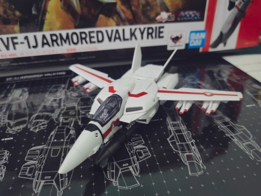 HI-METAL R 超时空要塞  VF-1J 装甲女武神（一条辉专用） 重生版