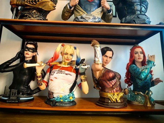 海王 湄拉半身像