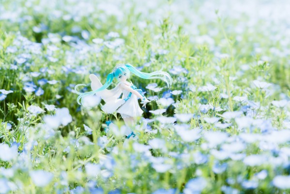 超级景品 “初音未来15周年纪念” 原画师：スオウ