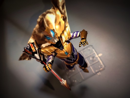 S.H.Figuarts 捷德奥特曼 尊皇形态