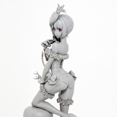 SALON de VITRINE 草莓短胸衣女孩