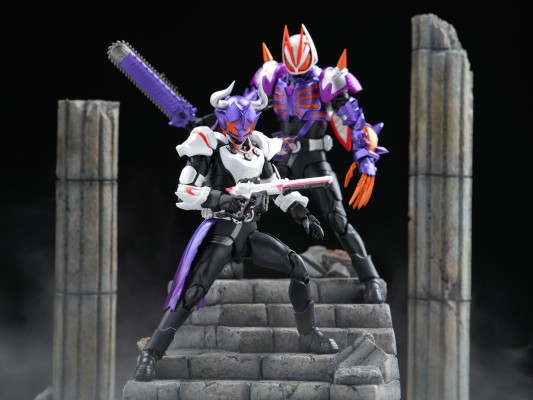 S.H.Figuarts  假面骑士霸牛 僵尸形态