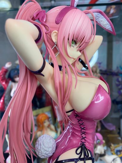 粉色双马尾兔女郎