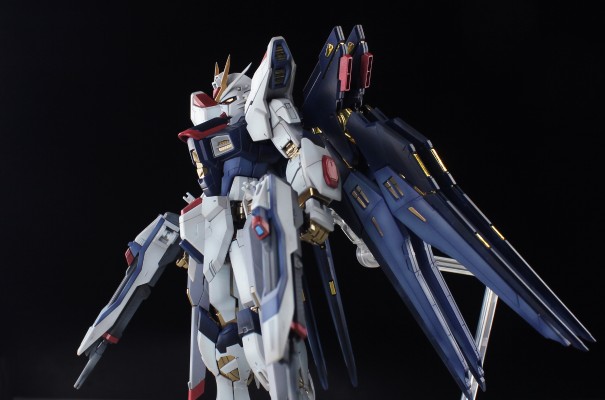 RG 强袭自由高达专用强化特效件“天空之翼”