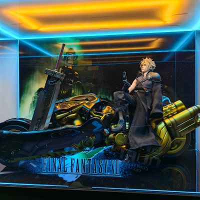 PlayArts改 FF VII 降临之子 克劳德・史特莱夫