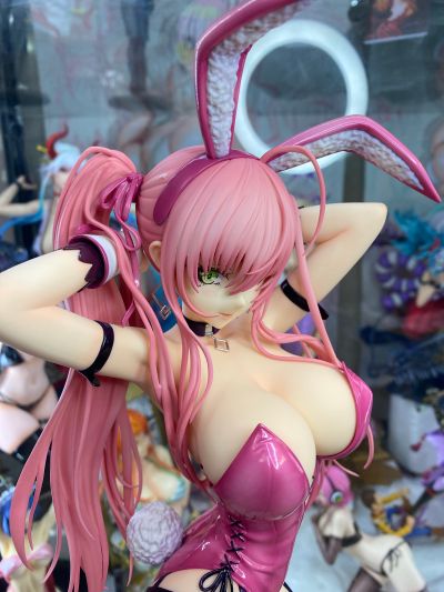 粉色双马尾兔女郎