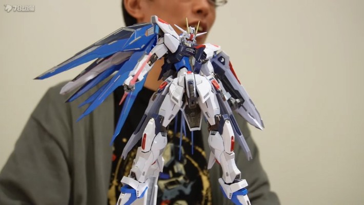 METAL BUILD   自由高达 概念2 雪耀配色版