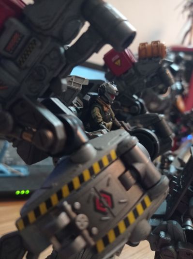 钢骨H09格斗机甲 银色守卫者