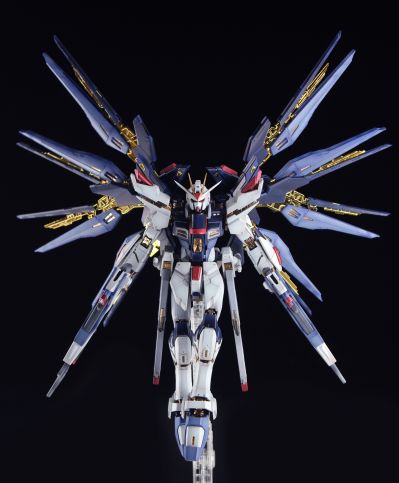 RG 1/144 强袭自由高达 ［钛金质感］