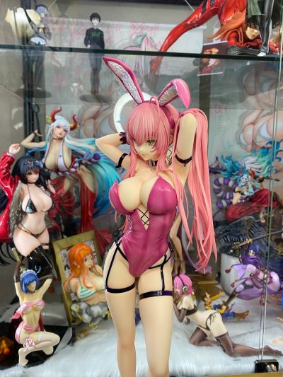 粉色双马尾兔女郎