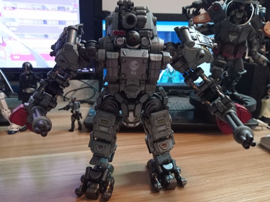 钢骨H09格斗机甲 银色守卫者