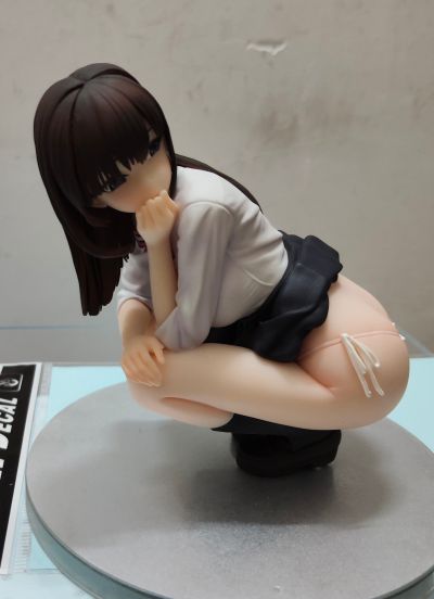 蹲下的JK