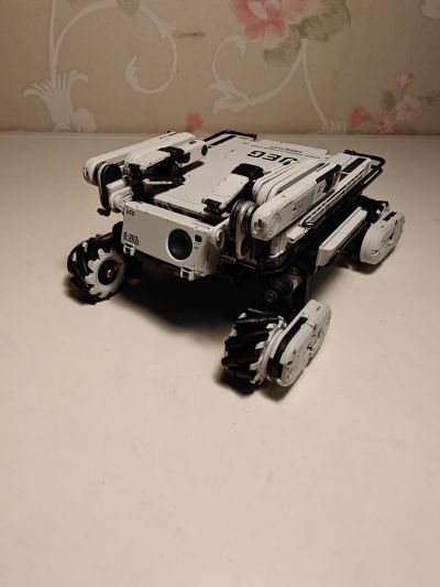 流浪地球2 多功能全地形运输机械狗 笨笨模型