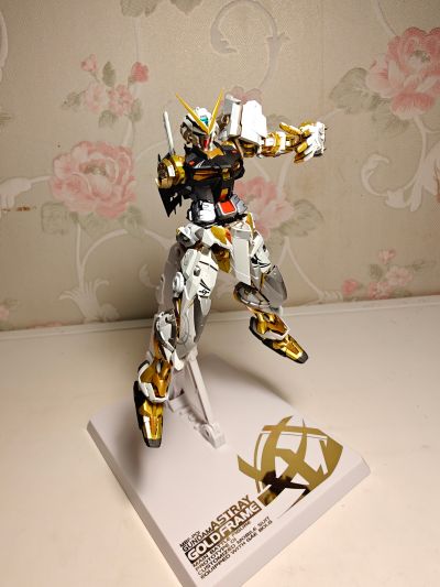 METAL BUILD  机动战士高达SEED ASTRAY  异端高达金色机（新生强袭版）